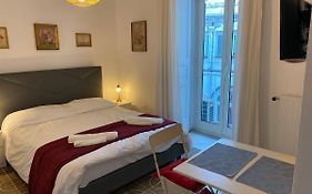 Rooms in San Domenico Maggiore 3